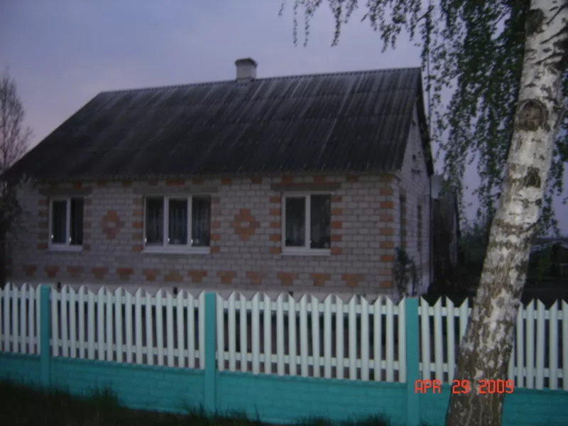 Дом в Беларуси,  кирпичный,  четыре комнаты,  гараж,  хозпостройки,  ванная